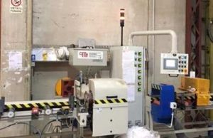 HOT EXTRUSION ASSEMBLY OF TUBULAR FILM MADE OF PLASTIC THERMORETRACTILE MATERIAL, FOR PACKING MACHINE